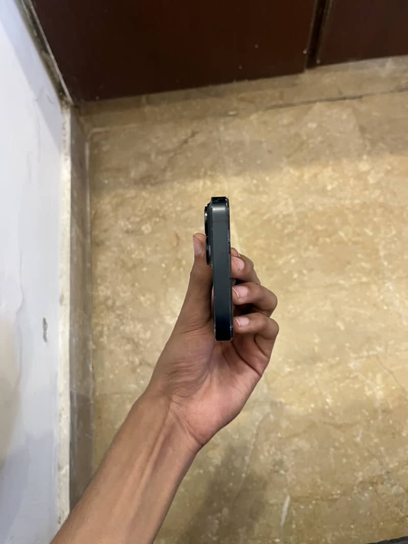 Apple iPhone 14 3