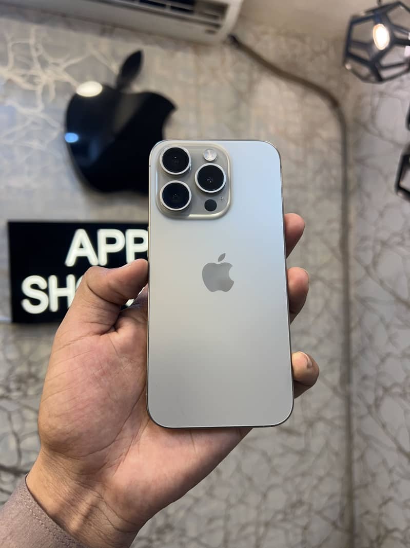 Apple iPhone 15 Pro 0