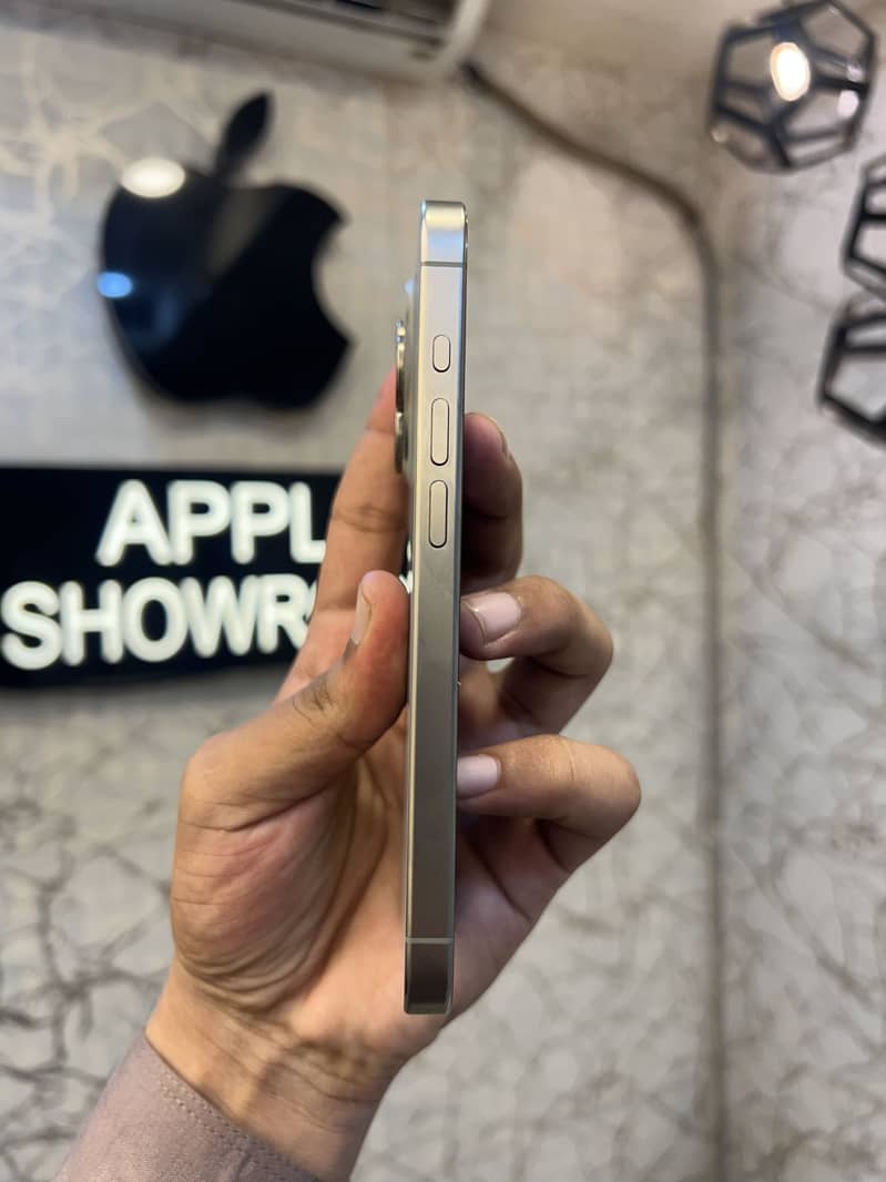 Apple iPhone 15 Pro 2