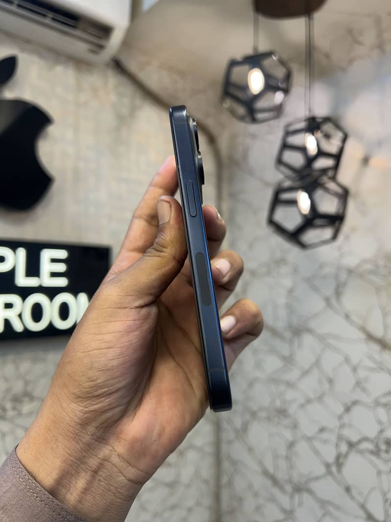 Apple iPhone 15 Pro 6