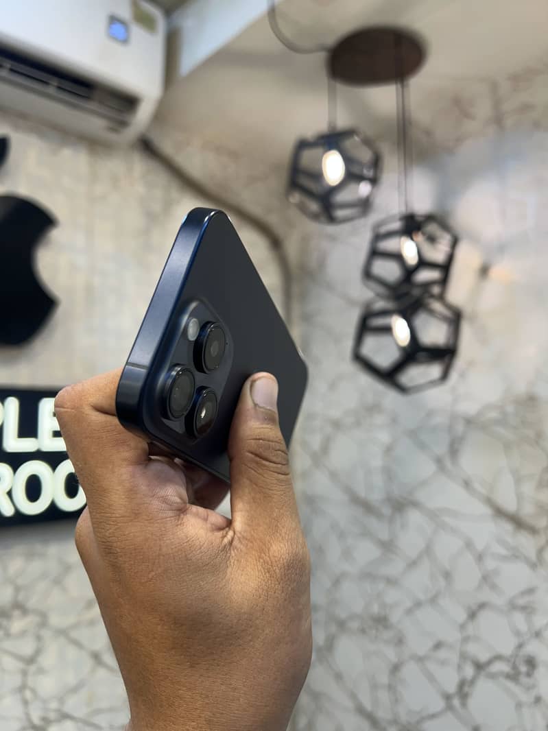 Apple iPhone 15 Pro 8