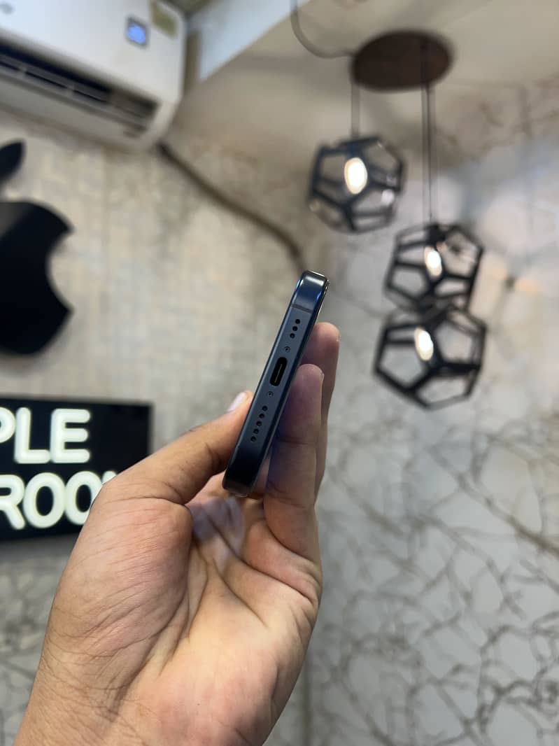 Apple iPhone 15 Pro 9