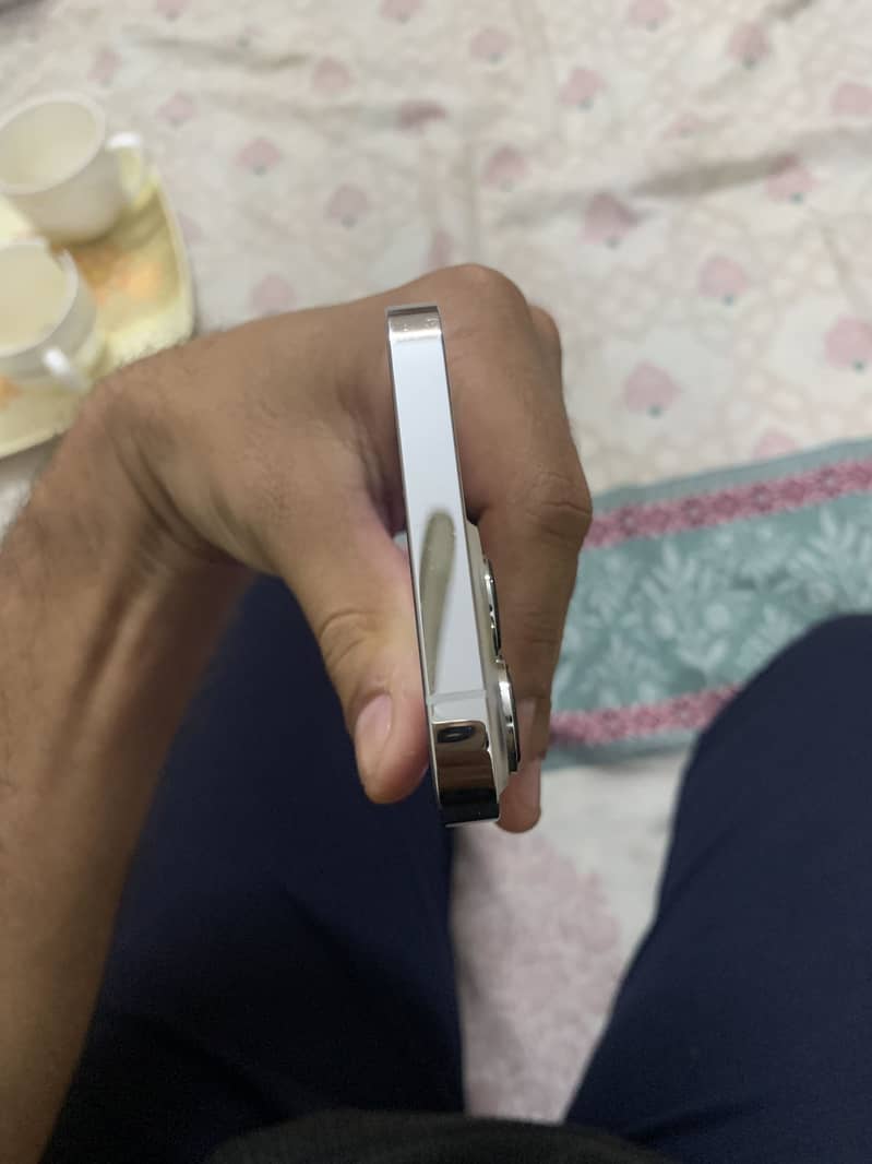 Apple iPhone 13 Pro 3