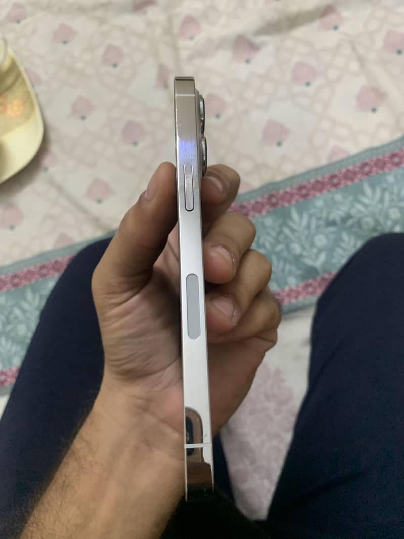 Apple iPhone 13 Pro 4