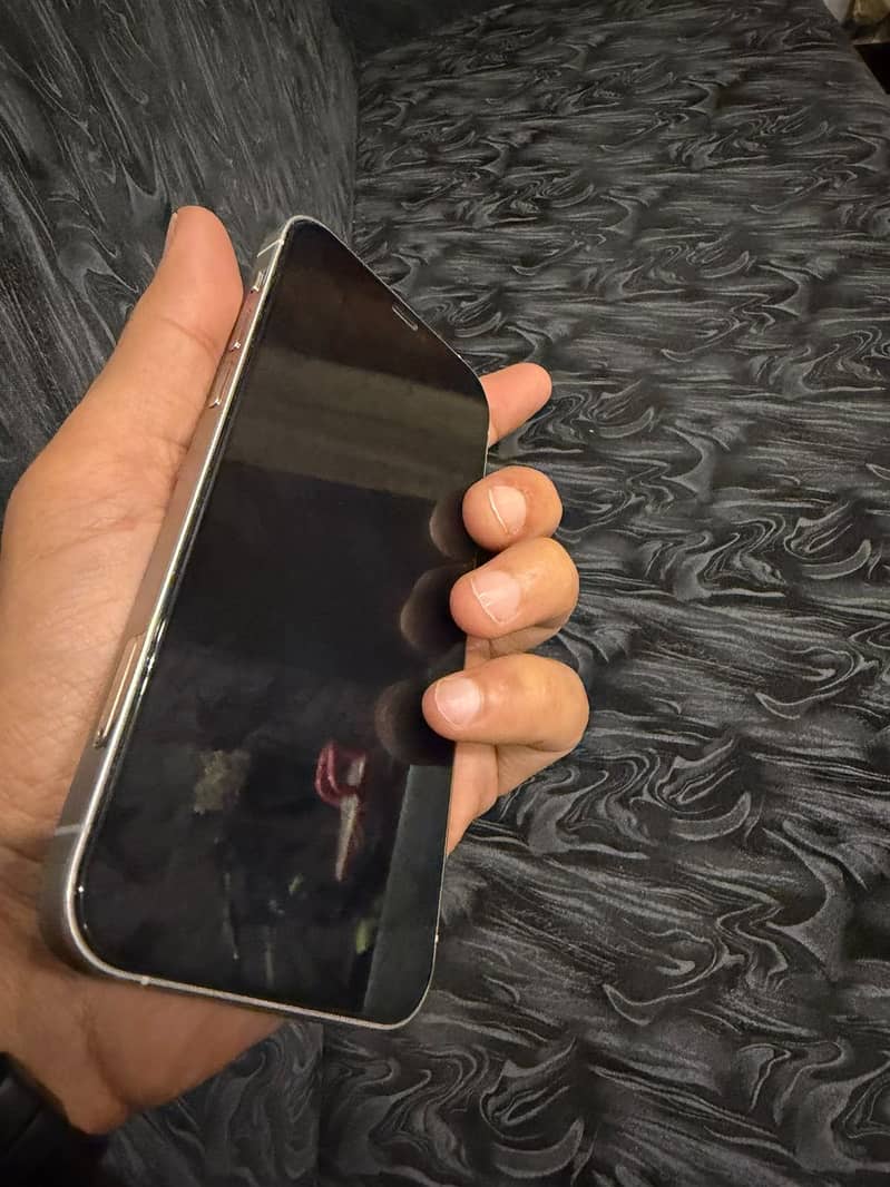 Apple iPhone 12 Pro 3