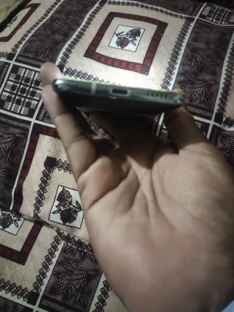 LG V30 3