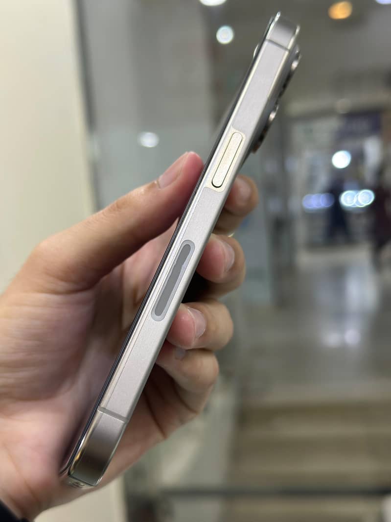 Apple iPhone 15 Pro 2