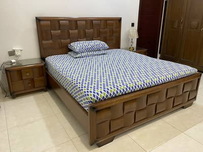 Premium King Size Pure Sheesham Wood Bed Set |2 Side Tables + Diamond