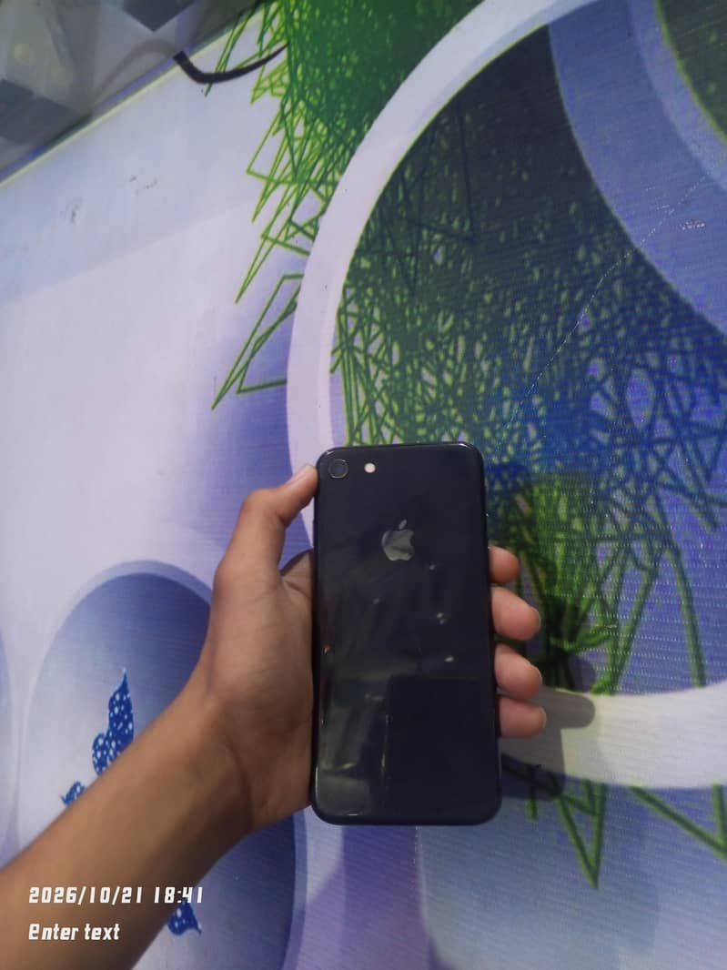 Apple iPhone 8 3
