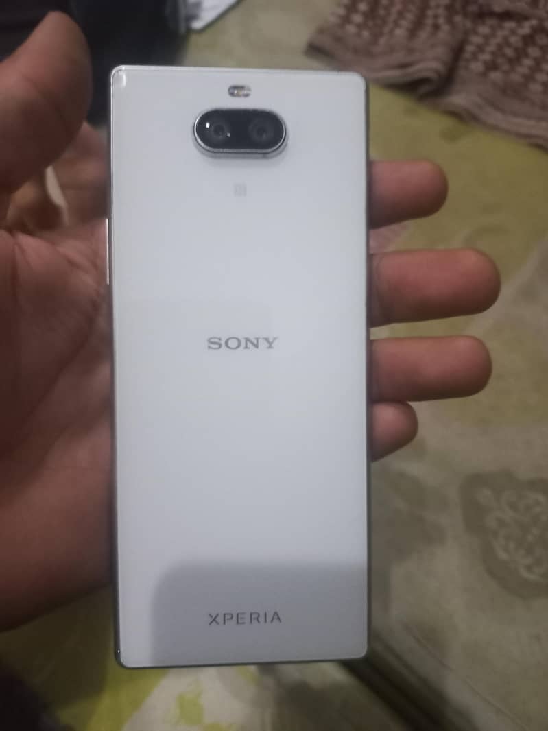 Sony Xperia 8 3