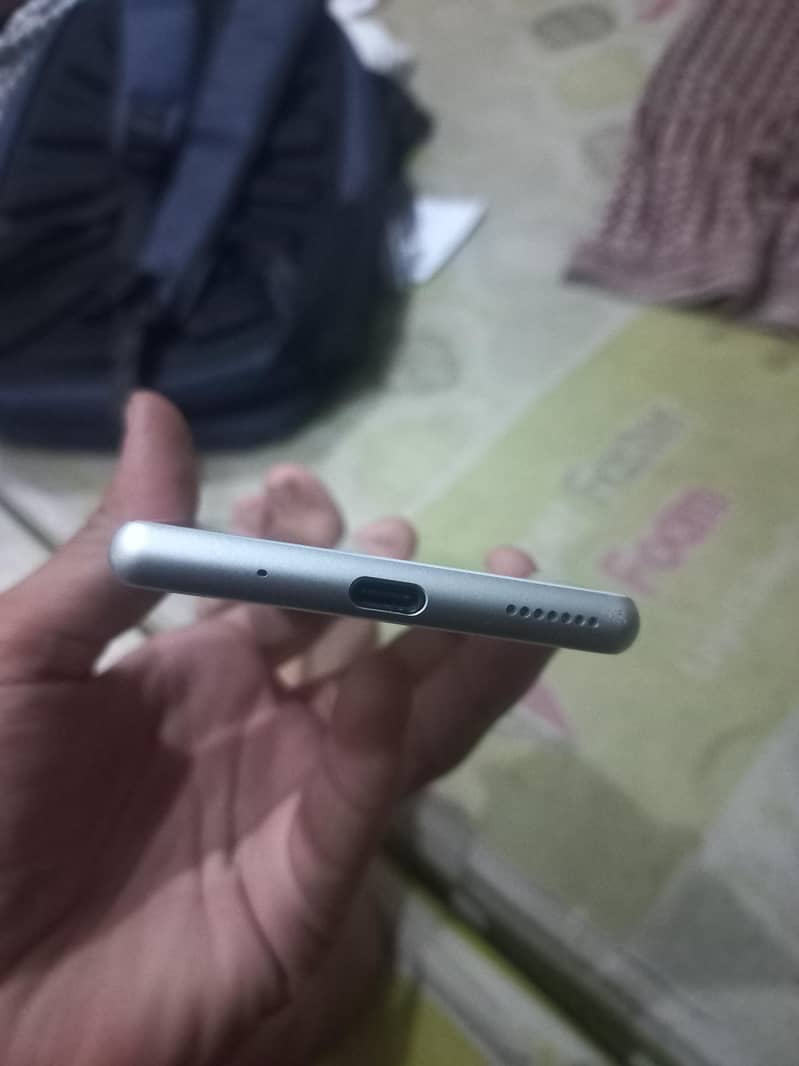 Sony Xperia 8 5