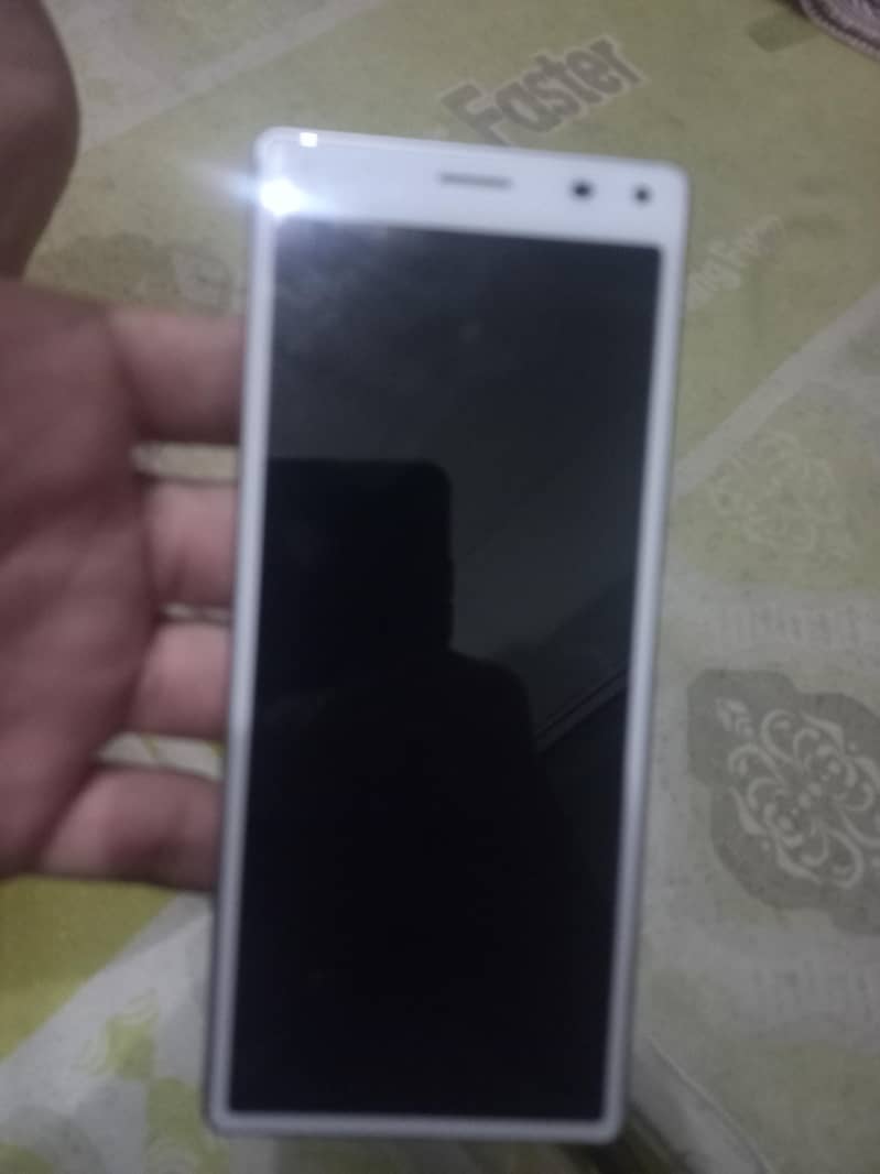 Sony Xperia 8 6