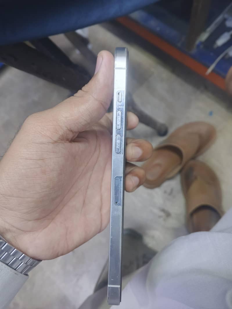 Apple iPhone 12 Pro Max 3