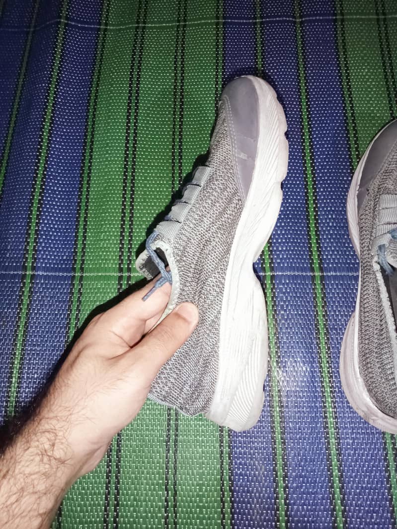 Grey sneaker 1
