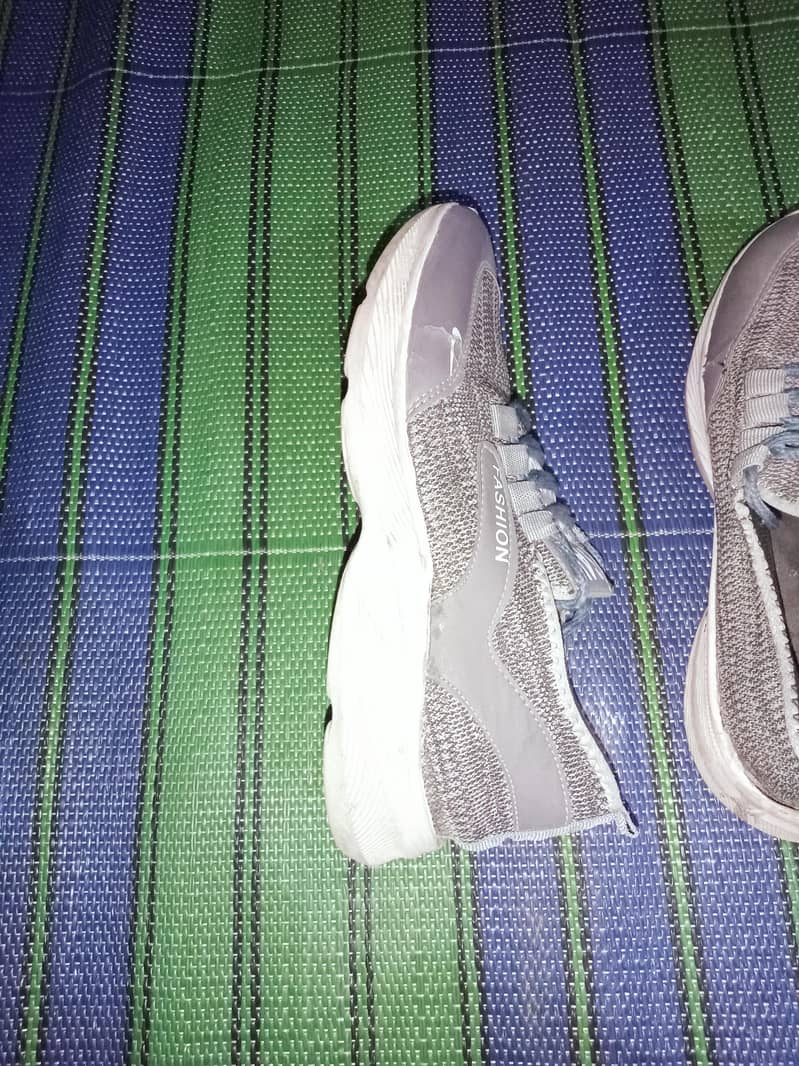 Grey sneaker 2