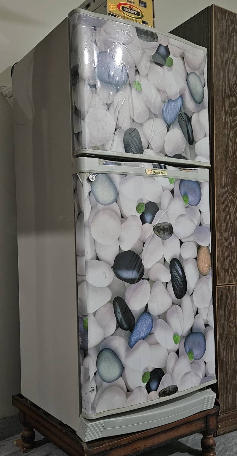 Dawlance fridge with stabilizer 0