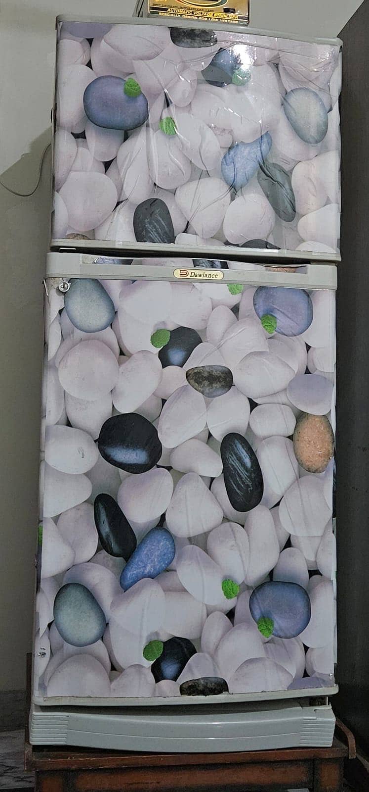 Dawlance fridge with stabilizer 1