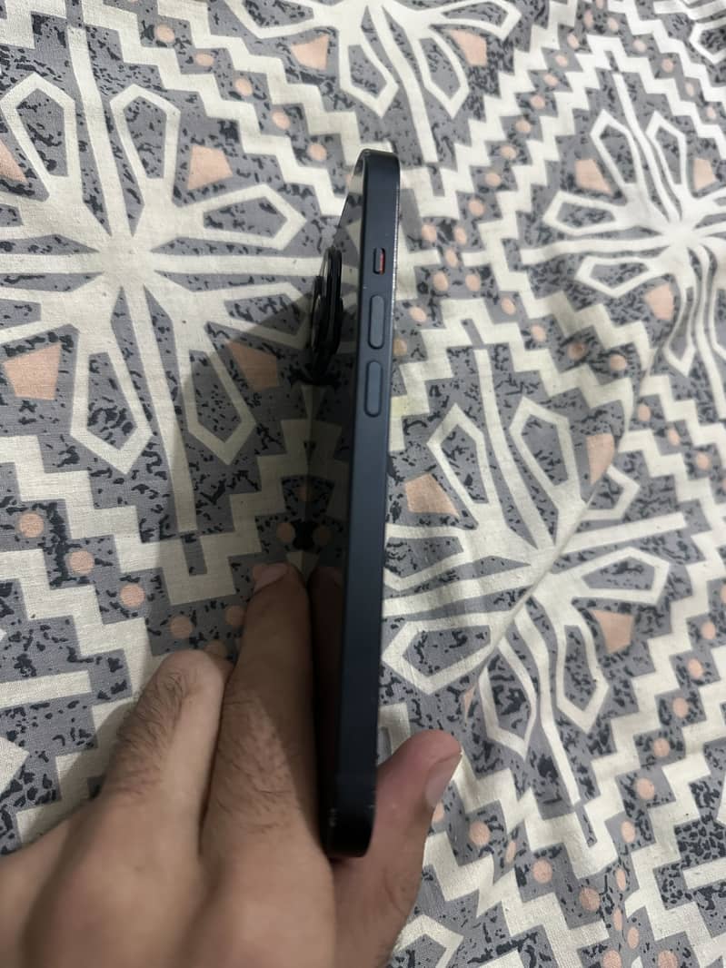 Apple iPhone 14 JV 1