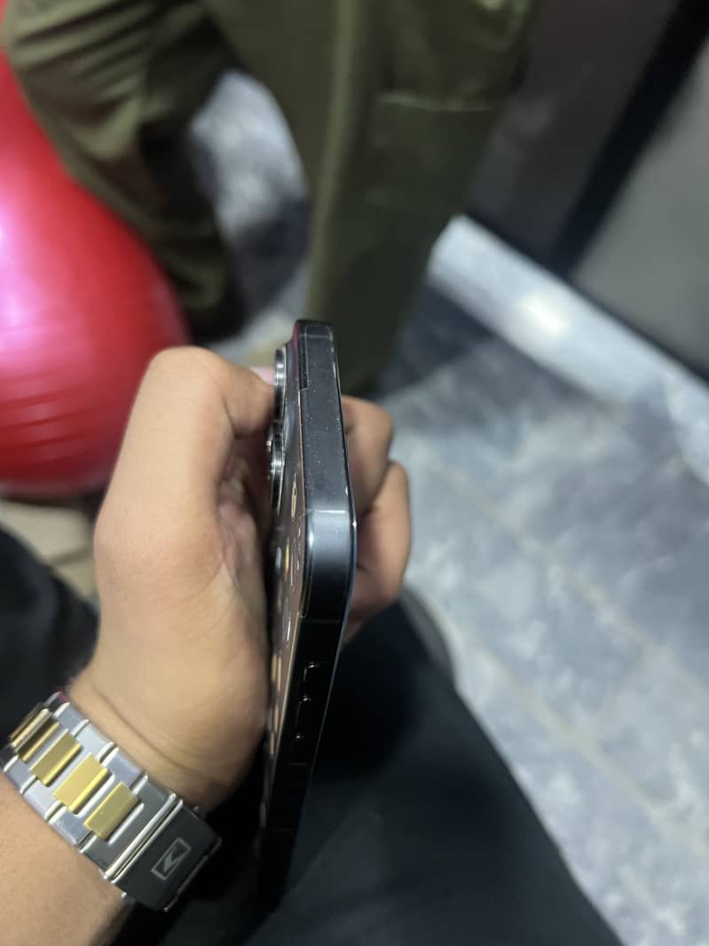 Apple iPhone 15 Pro Max 0