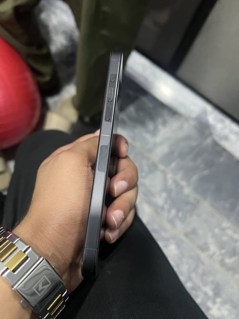 Apple iPhone 15 Pro Max 3