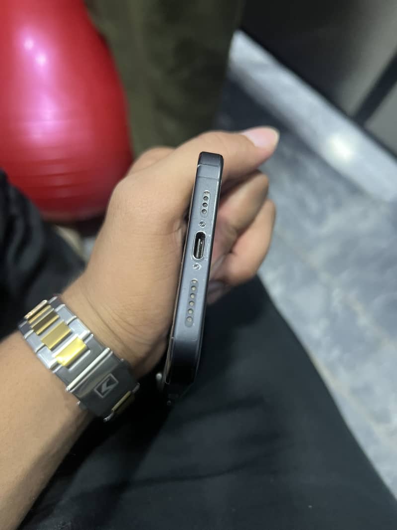 Apple iPhone 15 Pro Max 4