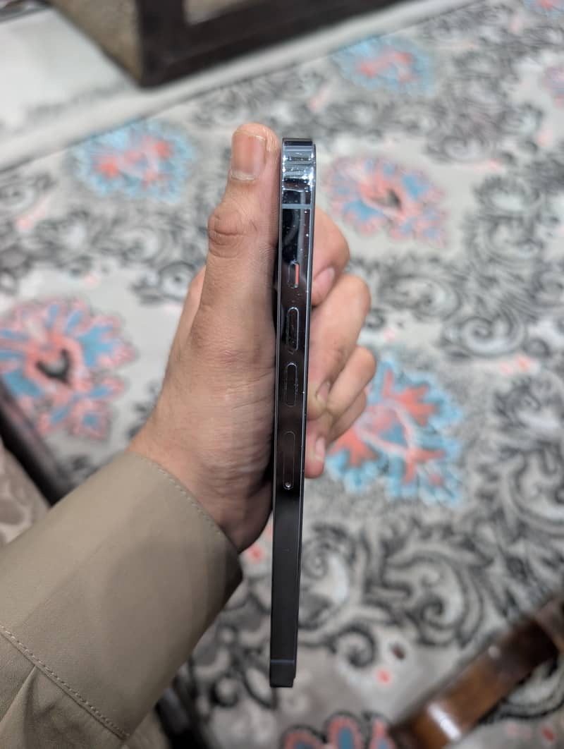 Apple iPhone 13 Pro Max 4