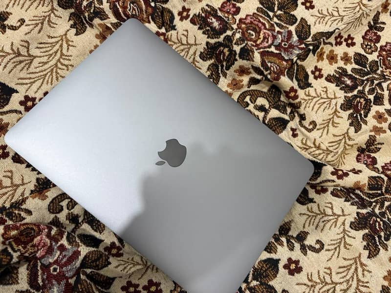 Macbook pro 2017  mint condition 1