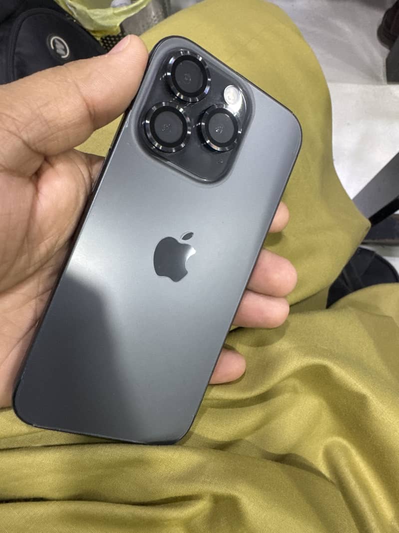 Apple iPhone 15 Pro 0