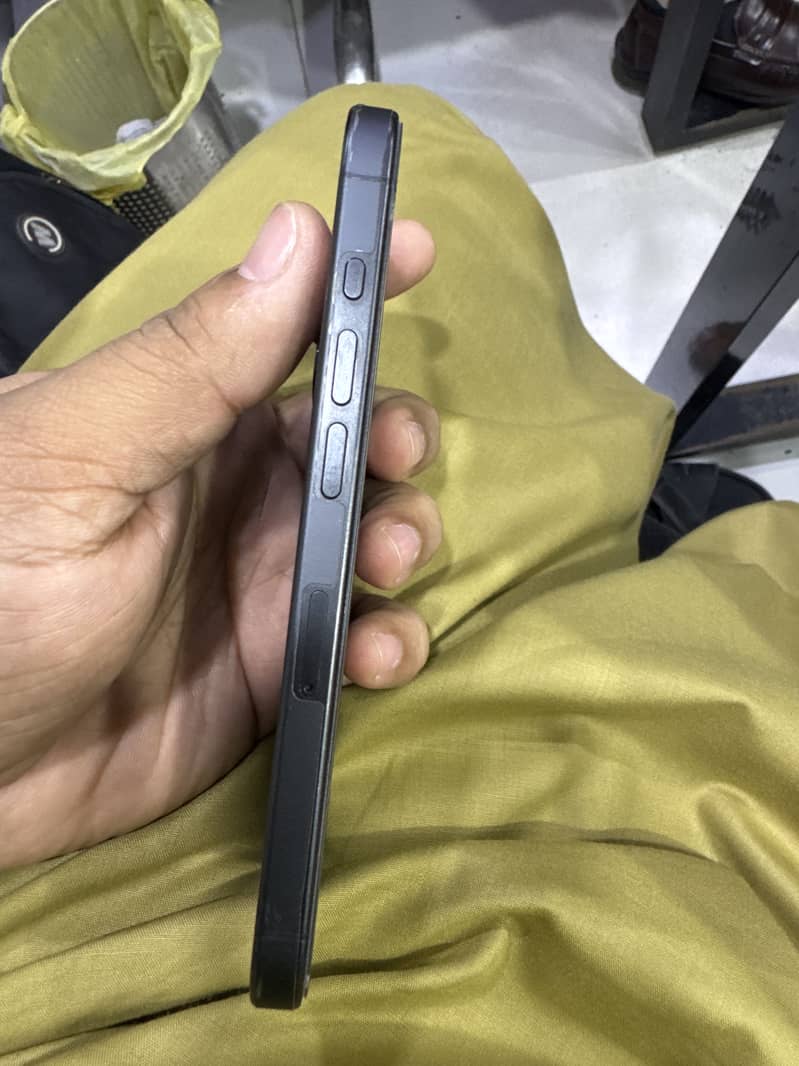 Apple iPhone 15 Pro 2