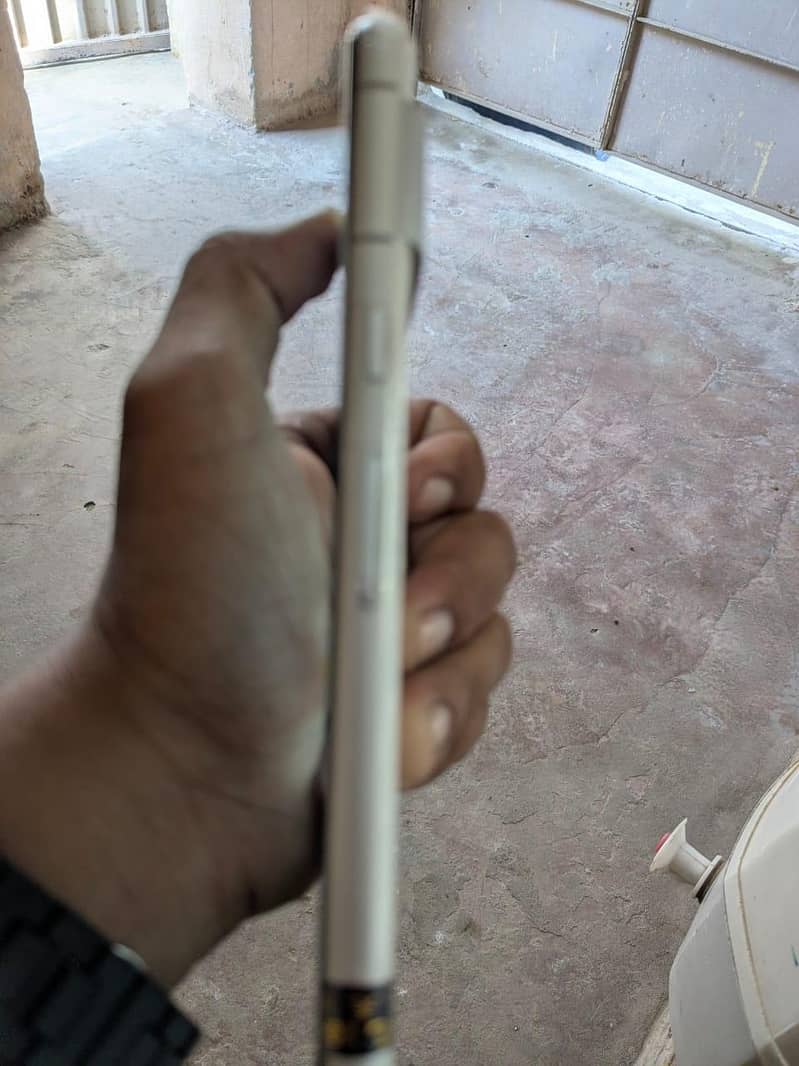 Google Pixel 7 4