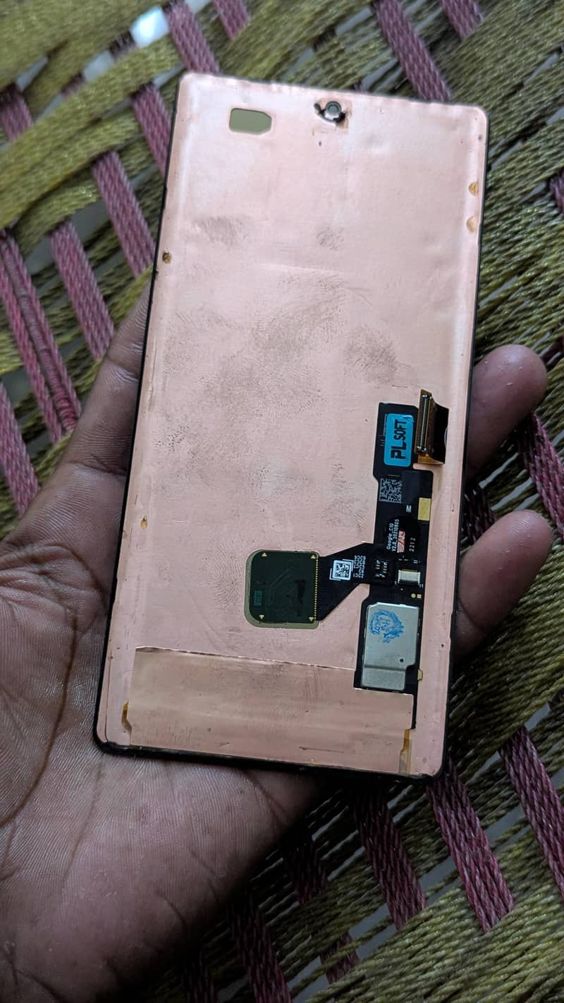Google pixel 7 pro panel 2