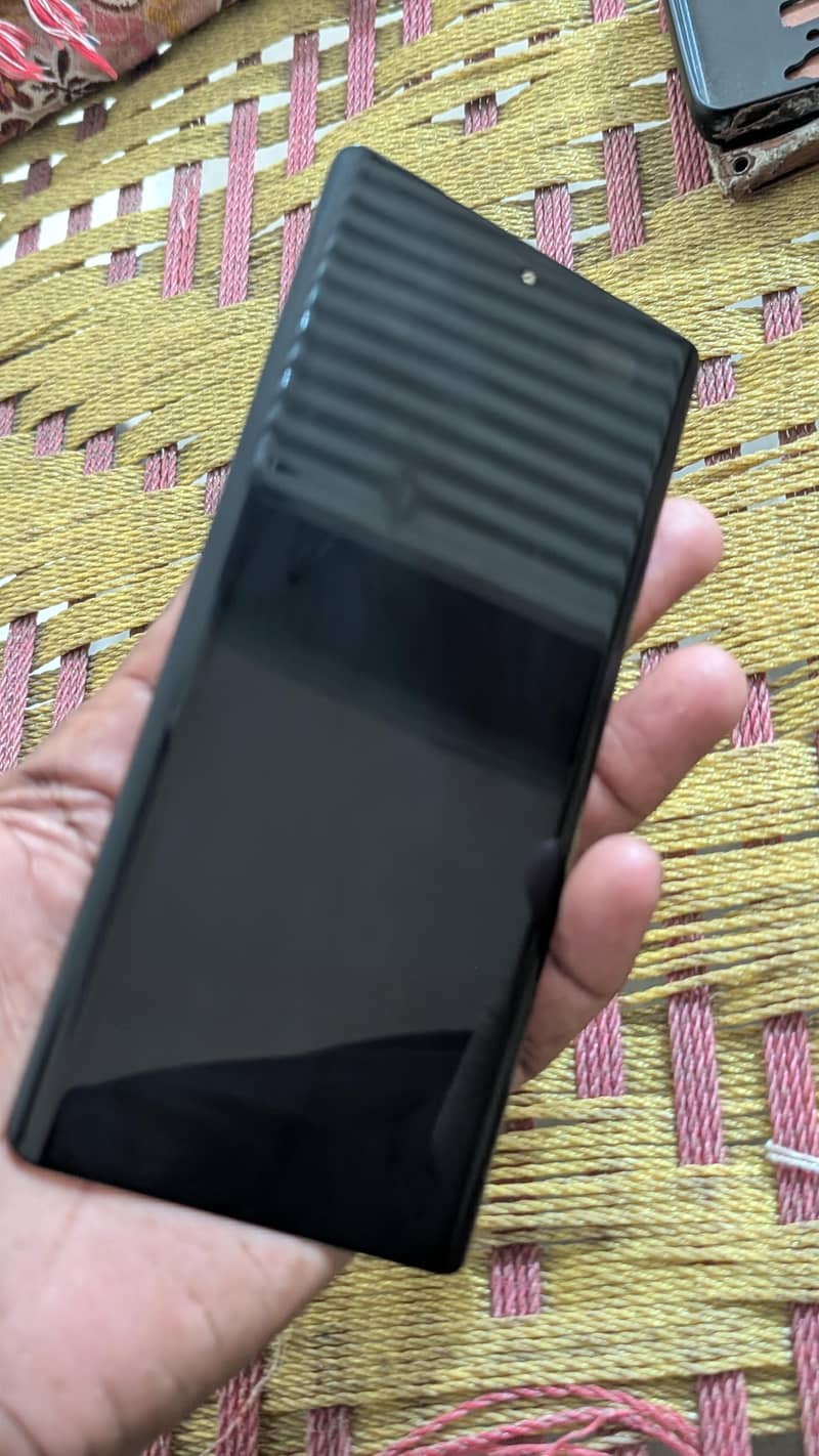 Google pixel 7 pro panel 3