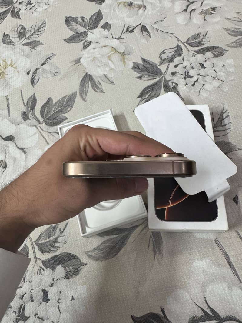 Iphone 16 Pro Max (PTA) 3