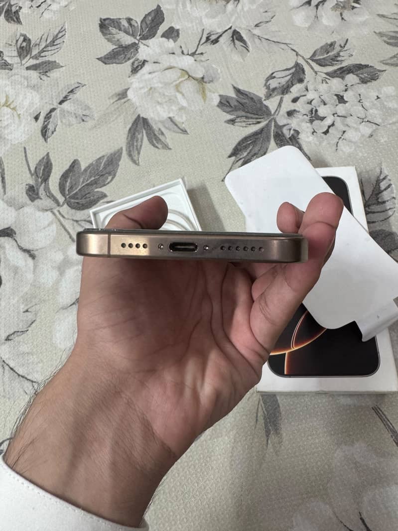 Iphone 16 Pro Max (PTA) 4