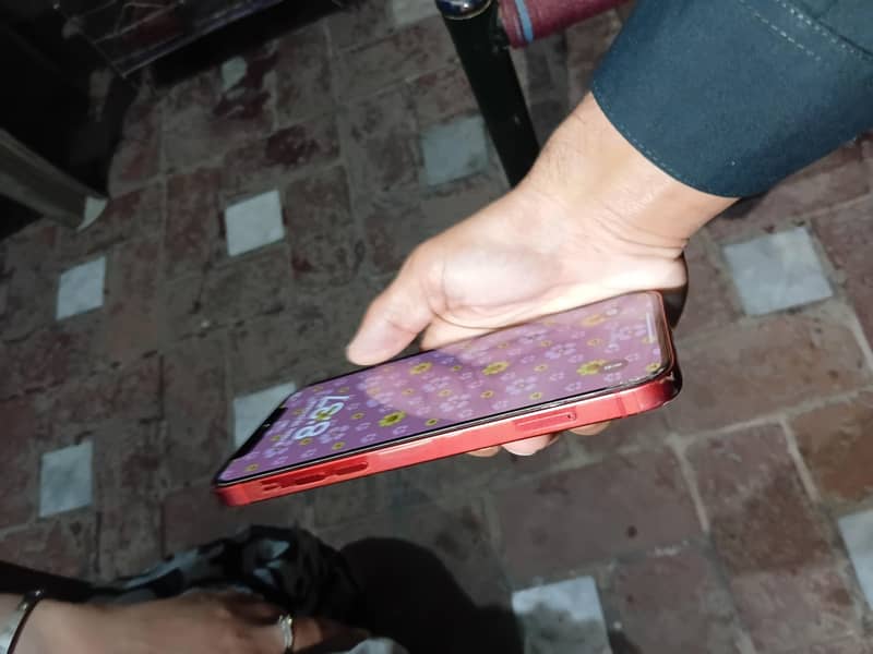 Apple iPhone 12 4