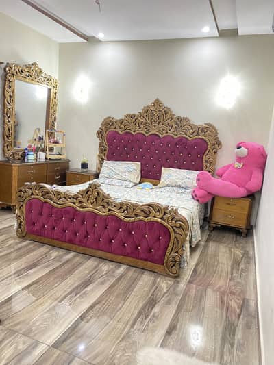complete bed set available johar town j2 lahore