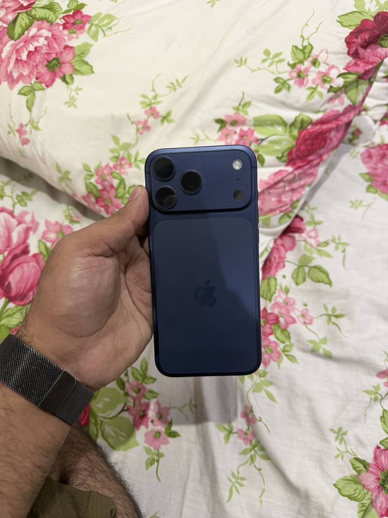 Apple iPhone 17 Pro Max 7