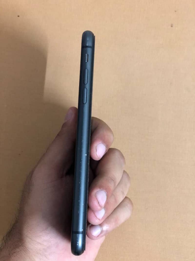 Apple iPhone 11 3