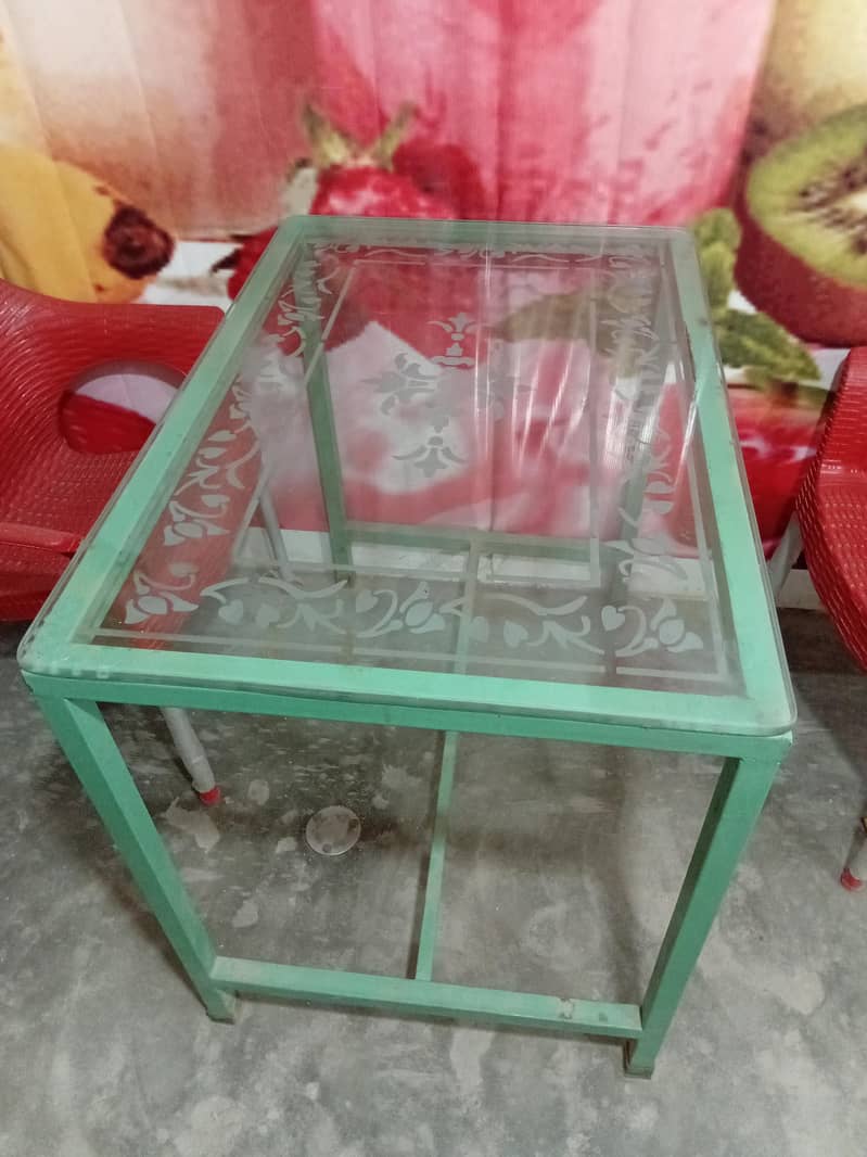 4 table in shop 1