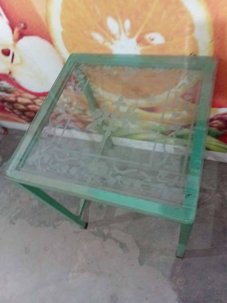 4 table in shop 2
