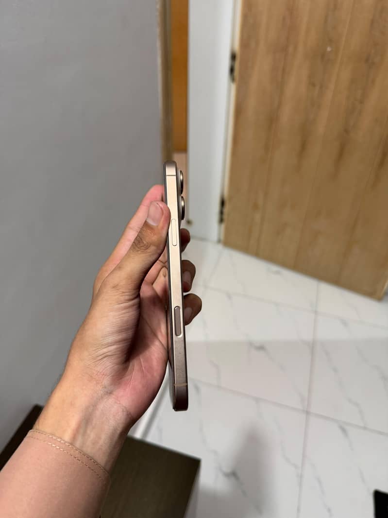 Apple iPhone 16 Pro Max 3