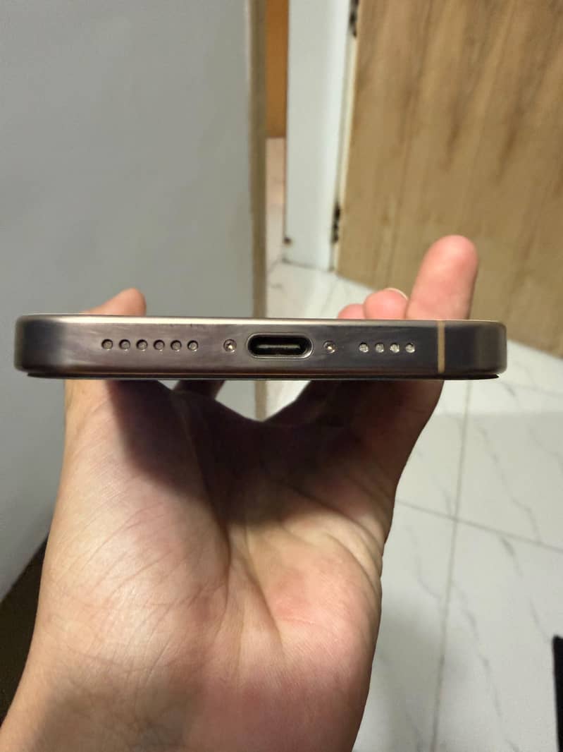 Apple iPhone 16 Pro Max 5