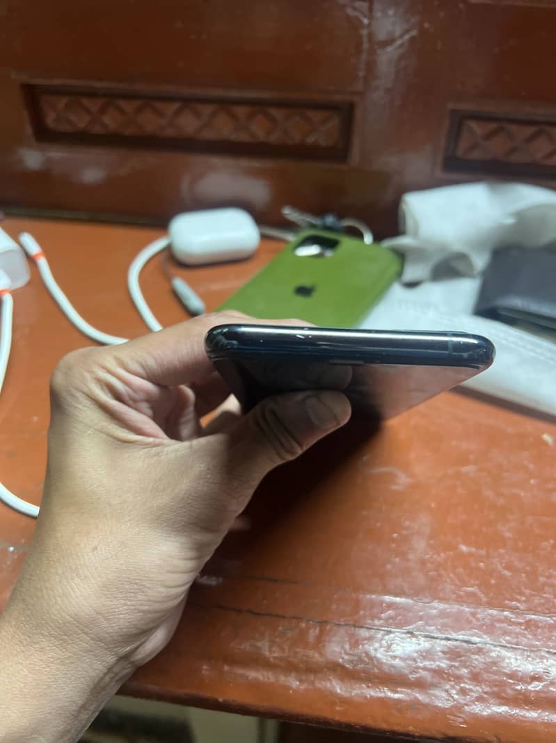 iPhone 11 Pro Max 4