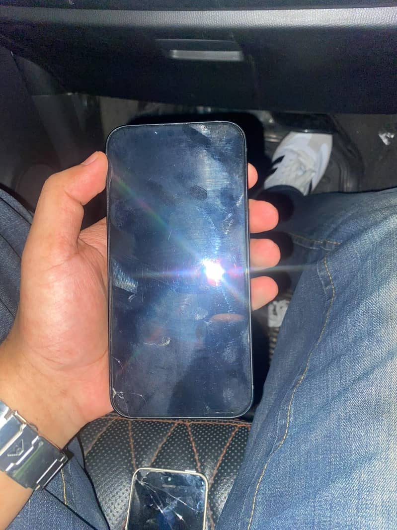 Apple iPhone 16e 2