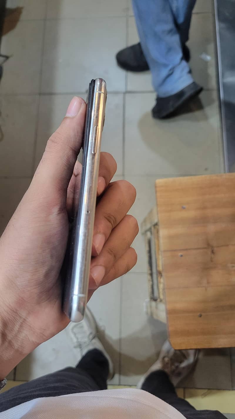 Apple iPhone 11 Pro 2