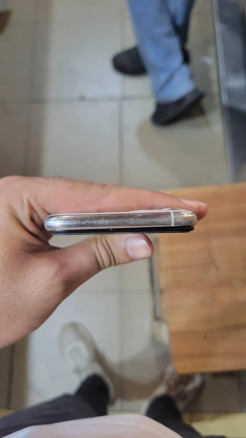 Apple iPhone 11 Pro 3