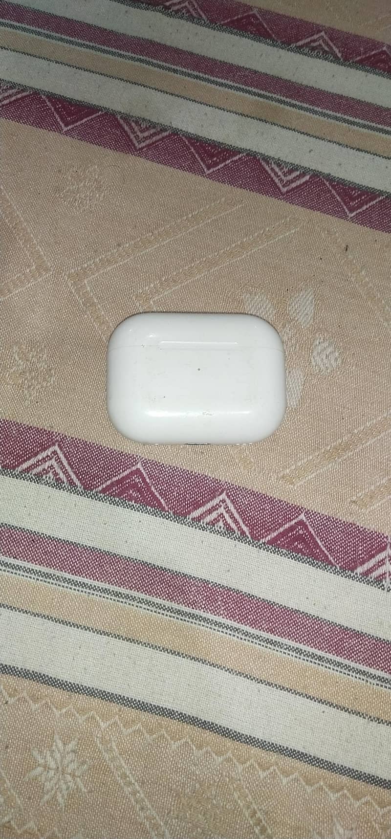 iPhone original ear buds 0