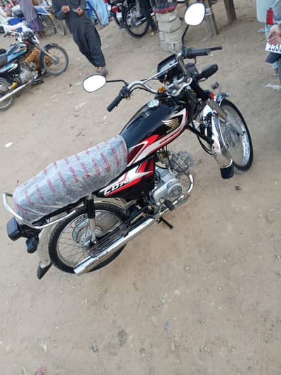 Honda CD 70 2025 model (03231380320)