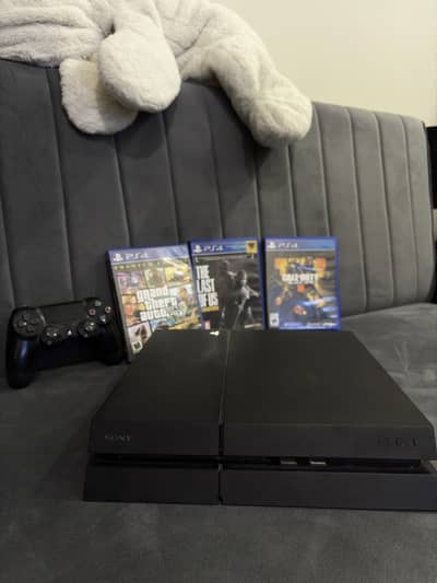 PlayStation 4 Fat Console with Original DualShock Controller & 3 Games