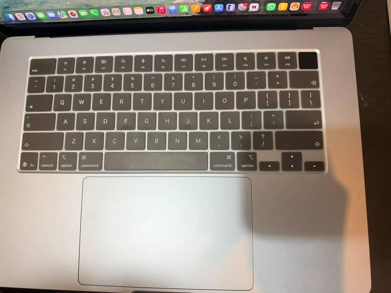Apple Macbook M5 4